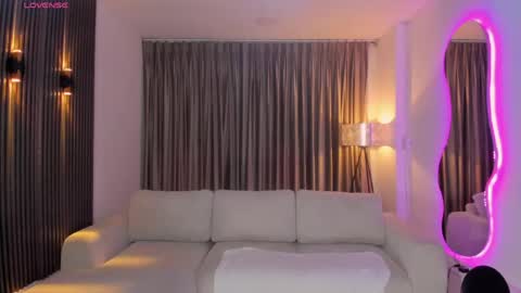 Snapshot of leah_greyy chatting on May 5, 11:07 am Leah Greyy online show from May 5, 11:07 am
