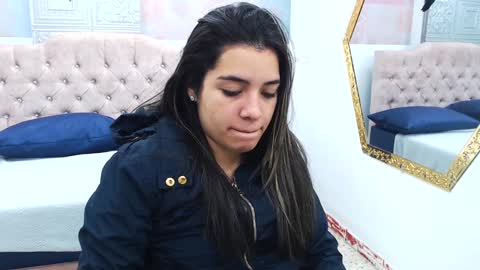 Leah online show from December 14, 11:50 am