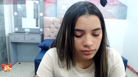 Leah online show from December 17, 6:31 pm