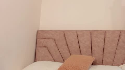 Snapshot of leahaltomm chatting on November 19, 11:05 pm leahaltomm online show from November 19, 11:05 pm