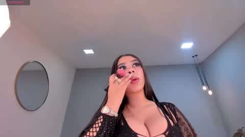 leahlombardi_ online show from September 14, 5:23 pm