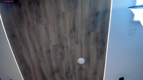 leahlombardi_ online show from October 10, 3:27 am