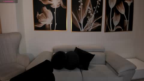 leahnovac online show from November 17, 11:05 am