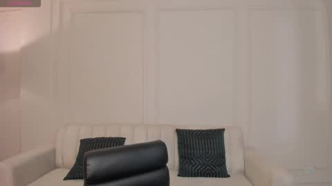 leahnovac online show from December 5, 11:19 am