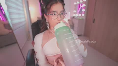 Snapshot of leahprada_ chatting on May 15, 10:17 pm Instagram Leahprada online show from May 15, 10:17 pm