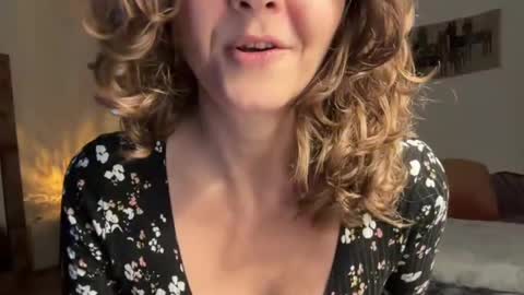 Snapshot of leahsparkles chatting on October 18, 11:33 am Leah Sparkles online show from October 18, 11:33 am