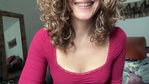 Snapshot of leahsparkles chatting on October 23, 2:38 pm Leah Sparkles online show from October 23, 2:38 pm