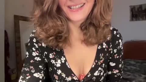 Snapshot of leahsparkles chatting on November 30, 1:15 pm Leah Sparkles online show from November 30, 1:15 pm