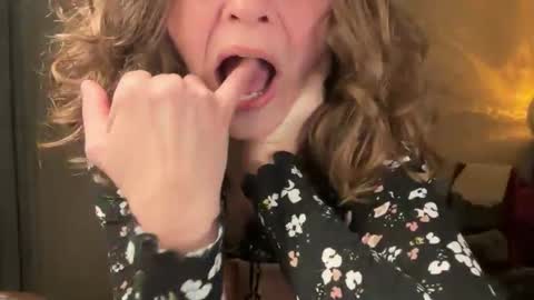 Leah Sparkles online show from March 18, 3:31 am