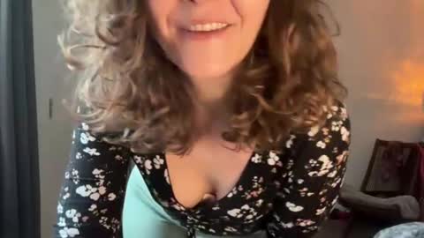 Leah Sparkles online show from March 22, 3:15 pm