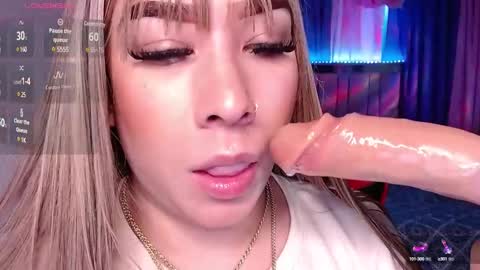 Snapshot of leahtemptation chatting on January 3, 11:35 am leah online show from January 3, 11:35 am