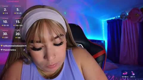 Snapshot of leahtemptation chatting on March 1, 3:43 am leah online show from March 1, 3:43 am