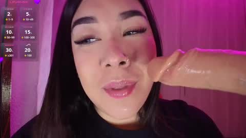 Snapshot of leahtemptation chatting on November 15, 10:45 am leah online show from November 15, 10:45 am