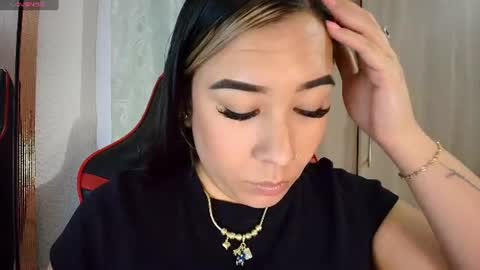 Snapshot of leahtemptation chatting on June 21, 7:22 am leah online show from June 21, 7:22 am