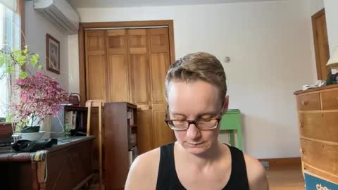 Lee online show from February 18, 3:43 pm