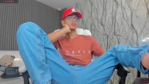 leam_1 online show from February 17, 8:04 pm