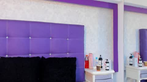 leamoreau__ online show from October 8, 12:25 pm