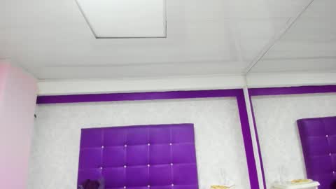 leamoreau__ online show from November 23, 12:38 pm