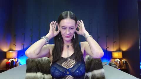 Leana online show from December 5, 2:55 pm