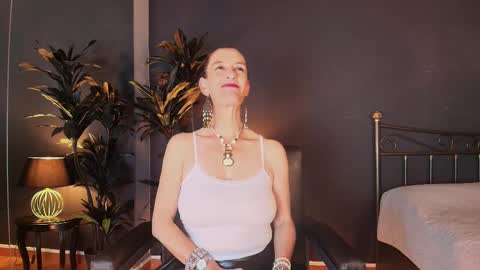 Leana online show from March 6, 8:05 pm