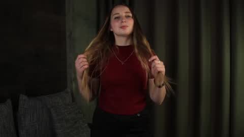 leandragren online show from September 18, 4:09 pm