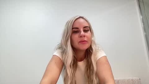 Snapshot of leannaxox chatting on January 22, 3:31 am Leanna online show from January 22, 3:31 am