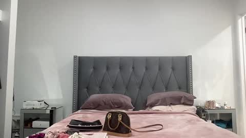 Snapshot of leannaxox chatting on February 11, 7:12 am Leanna online show from February 11, 7:12 am