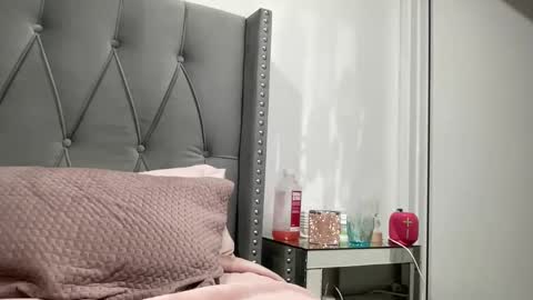 Snapshot of leannaxox chatting on March 7, 1:29 pm Leanna online show from March 7, 1:29 pm