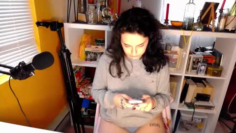 Snapshot of learaypie chatting on March 8, 9:40 pm Lea Ray Pie online show from March 8, 9:40 pm