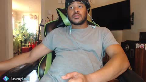 Snapshot of learoy chatting on December 15, 11:31 pm Learoy online show from December 15, 11:31 pm