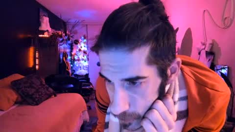 Snapshot of leatherdude69 chatting on December 8, 8:30 am leatherdude69 online show from December 8, 8:30 am