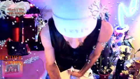 Snapshot of leatherdude69 chatting on December 21, 2:19 am leatherdude69 online show from December 21, 2:19 am