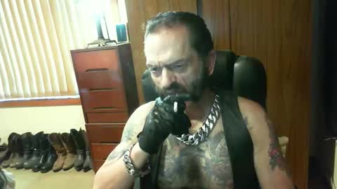 Snapshot of leathergreaser chatting on December 1, 7:36 pm leathergreaser online show from December 1, 7:36 pm