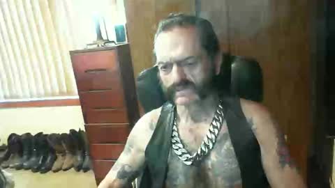 Snapshot of leathergreaser chatting on December 1, 10:43 pm leathergreaser online show from December 1, 10:43 pm