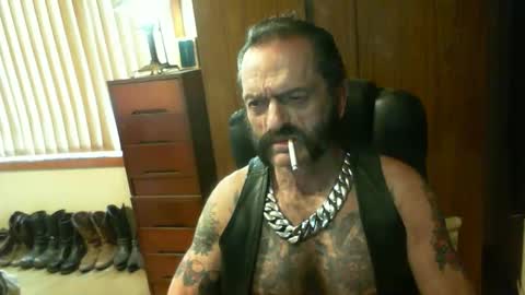 Snapshot of leathergreaser chatting on December 2, 2:31 am leathergreaser online show from December 2, 2:31 am
