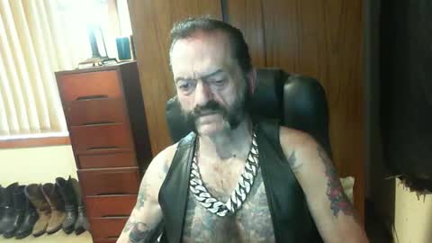 Snapshot of leathergreaser chatting on December 4, 9:35 pm leathergreaser online show from December 4, 9:35 pm
