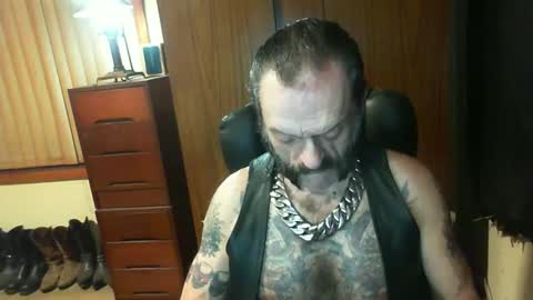 Snapshot of leathergreaser chatting on December 5, 4:55 pm leathergreaser online show from December 5, 4:55 pm