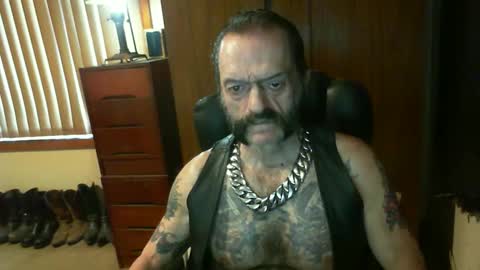 Snapshot of leathergreaser chatting on December 5, 8:11 pm leathergreaser online show from December 5, 8:11 pm
