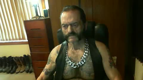 Snapshot of leathergreaser chatting on December 6, 12:12 am leathergreaser online show from December 6, 12:12 am