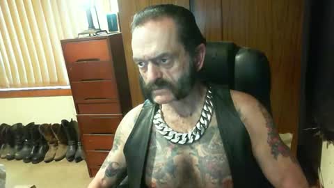 Snapshot of leathergreaser chatting on December 7, 8:11 am leathergreaser online show from December 7, 8:11 am
