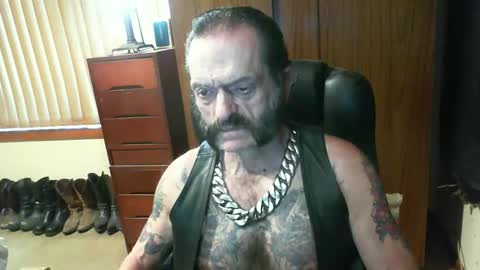 Snapshot of leathergreaser chatting on December 8, 7:37 am leathergreaser online show from December 8, 7:37 am