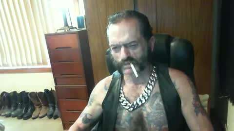 Snapshot of leathergreaser chatting on December 8, 10:03 pm leathergreaser online show from December 8, 10:03 pm