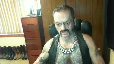 Snapshot of leathergreaser chatting on December 10, 8:05 pm leathergreaser online show from December 10, 8:05 pm