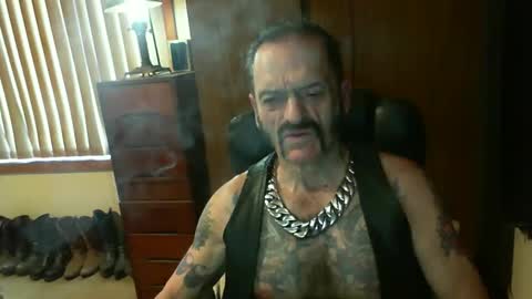 Snapshot of leathergreaser chatting on December 11, 12:54 am leathergreaser online show from December 11, 12:54 am