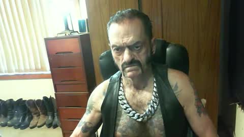 Snapshot of leathergreaser chatting on December 11, 8:50 pm leathergreaser online show from December 11, 8:50 pm
