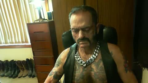 Snapshot of leathergreaser chatting on December 13, 6:31 am leathergreaser online show from December 13, 6:31 am