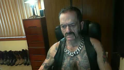 Snapshot of leathergreaser chatting on December 14, 8:23 am leathergreaser online show from December 14, 8:23 am