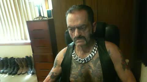 Snapshot of leathergreaser chatting on December 16, 3:19 am leathergreaser online show from December 16, 3:19 am
