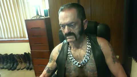 Snapshot of leathergreaser chatting on December 16, 7:43 pm leathergreaser online show from December 16, 7:43 pm