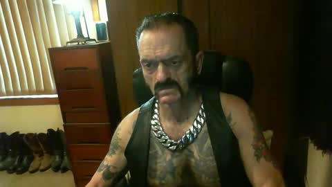 Snapshot of leathergreaser chatting on December 17, 9:49 pm leathergreaser online show from December 17, 9:49 pm